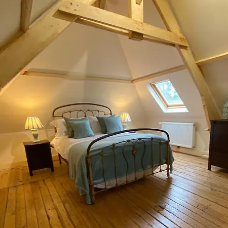 Stunning 5 Bedroom French Manor House, Normandy Beaunay