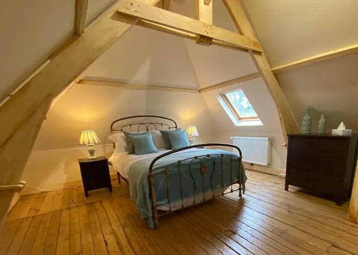 Stunning 5 Bedroom French Manor House, Normandy Beaunay