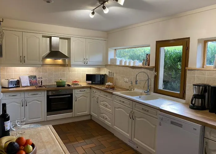 Stunning 5 Bedroom French Manor House, Normandy Beaunay